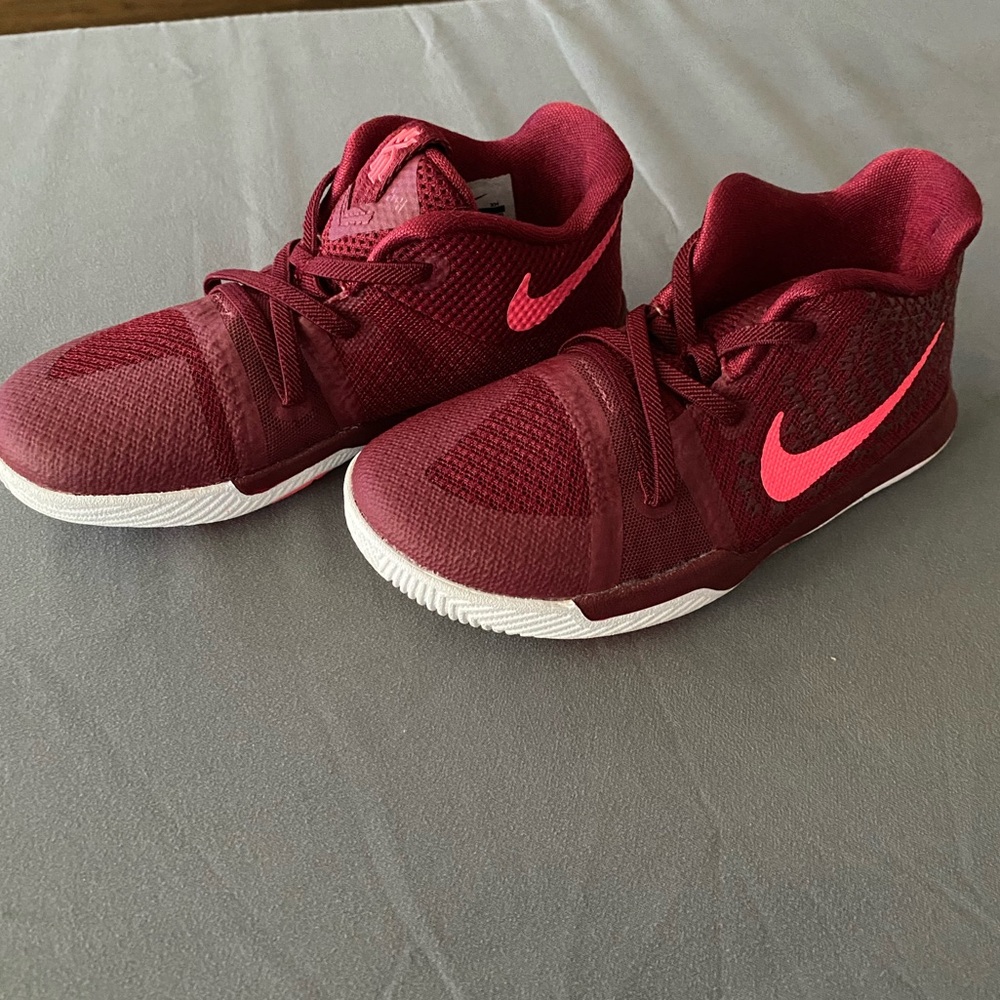 *New* Childrens red Nike Azurie Elizabeth sneakers